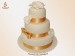 Trojposchodová svadobná torta so zlatou stuhou